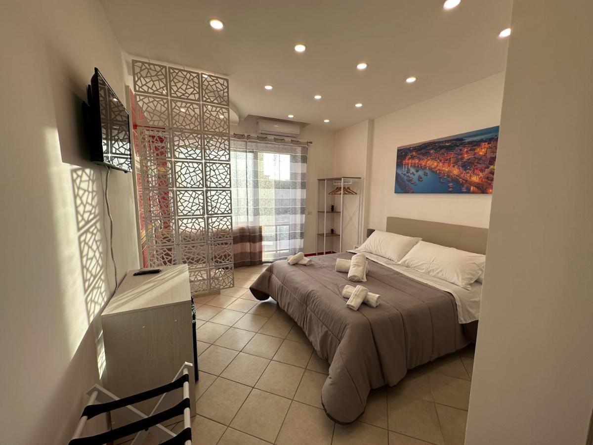 B&B Off Rooms And Relax Neapel Exterior foto