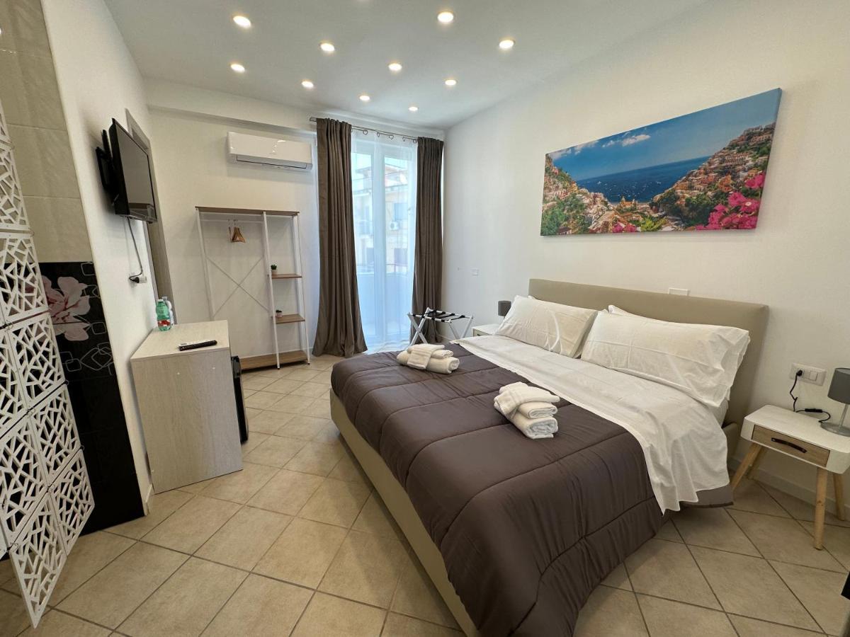 B&B Off Rooms And Relax Neapel Exterior foto