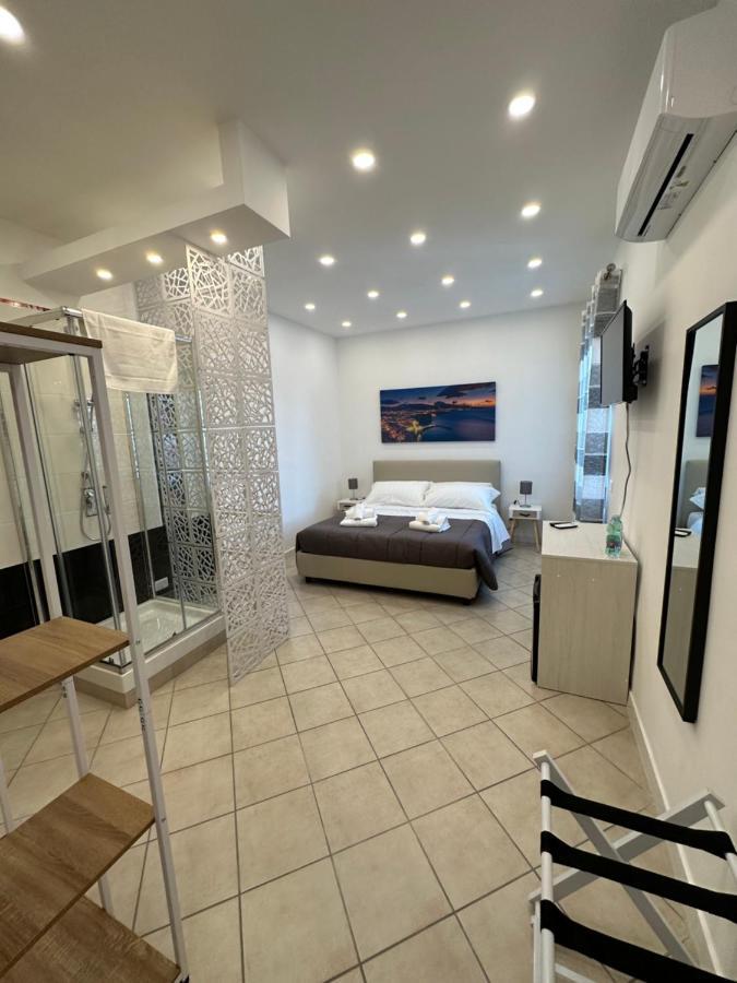 B&B Off Rooms And Relax Neapel Exterior foto