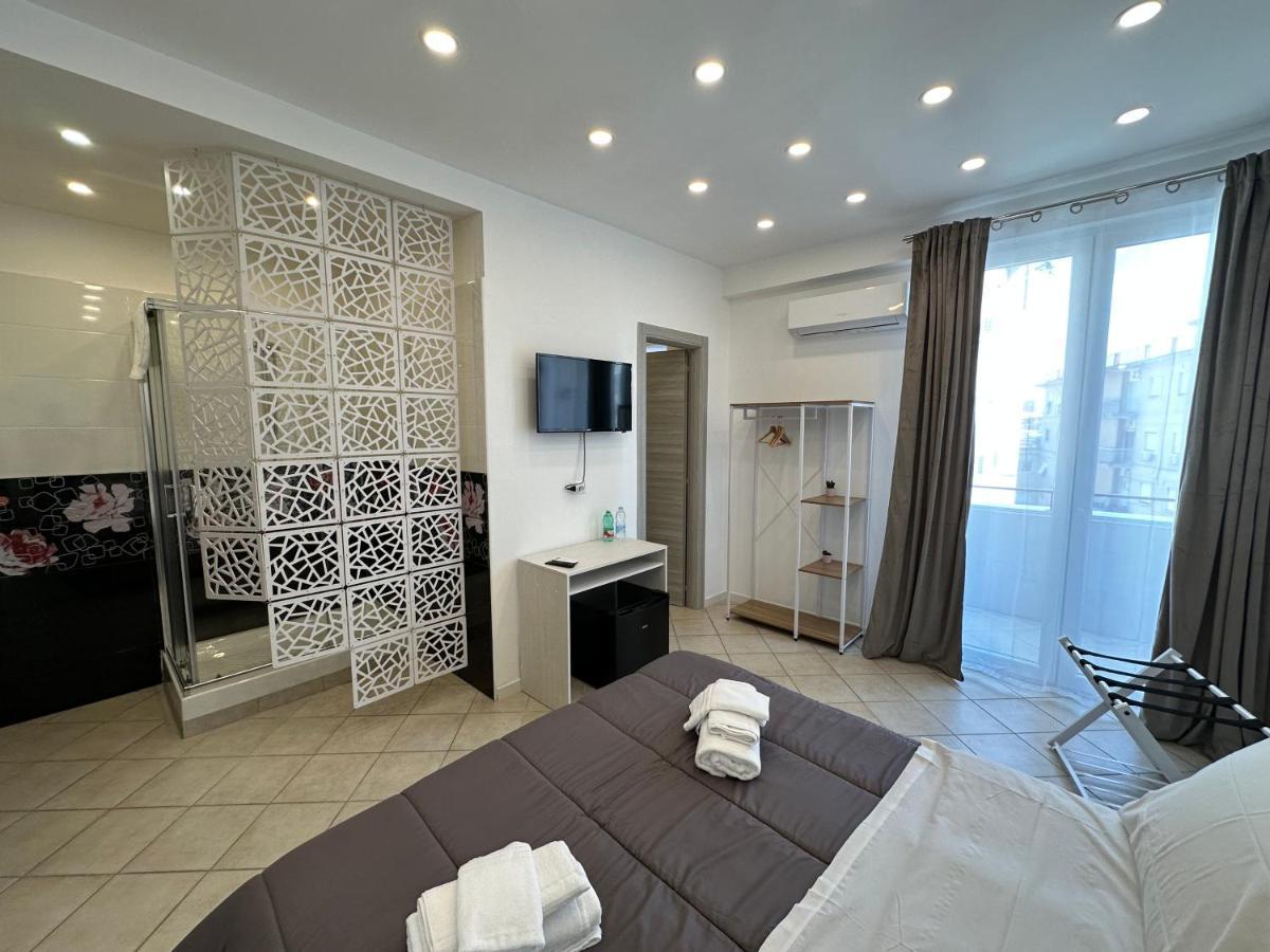 B&B Off Rooms And Relax Neapel Exterior foto