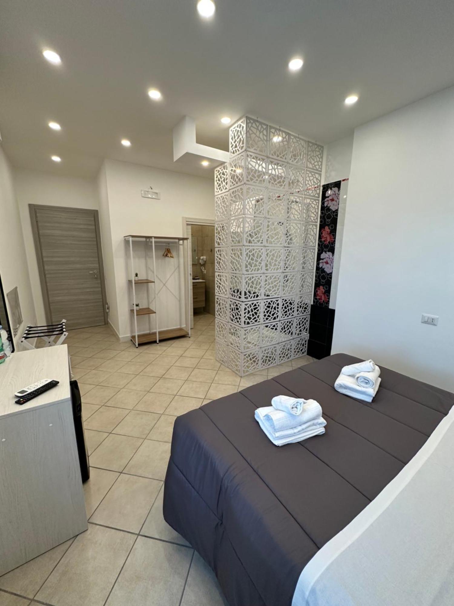 B&B Off Rooms And Relax Neapel Exterior foto